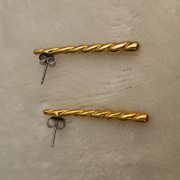 3/$30 Vintage Goldtone Twisted Rod Post Earrings - Picture 2 of 4